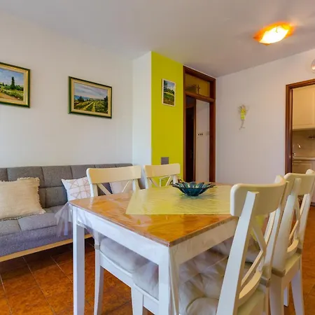 Matea, Guest house